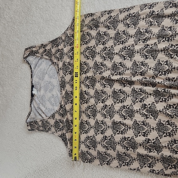 DEB tank top, flowy tan with black print. So pretty size XL - Picture 4 of 6